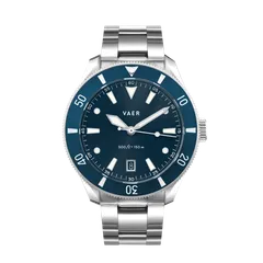 Vaer DS2 Meridian Navy 42mm on steel bracelet