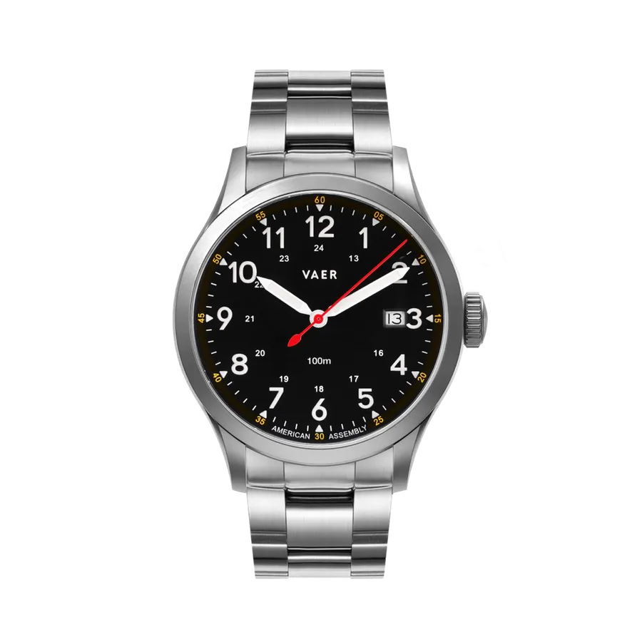 Vaer C5 Field Black Solar 40mm on steel bracelet