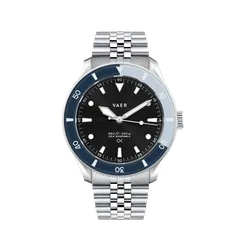 Vaer x Outerknown D4 Solar Diver 39mm "Marine" on jubilee bracelet
