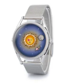 Mr Jones Moonhead PE, three-quarter view of the long-lug steel case
