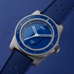 Isotope Hydrium Revuelta Azul, blue dial