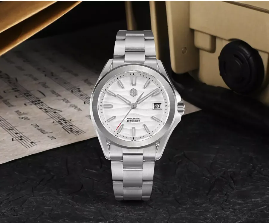 San Martin SN0129-C with silver white textured dial, date at 3 and polished steel bezel on three-link bracelet