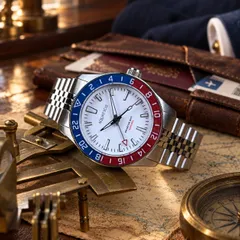 Aquatico Sea Star GMT white dial, side view