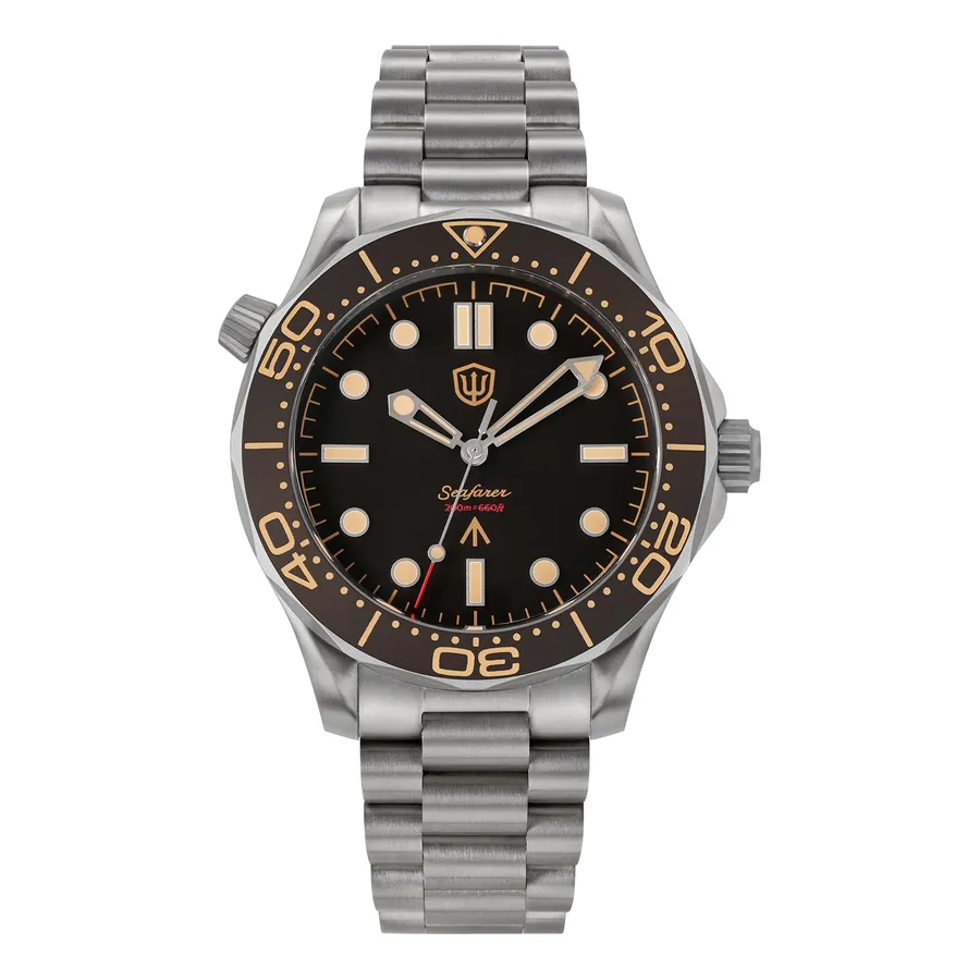 Watchdives WD007Q V2 with vintage black dial and aluminium bezel on the 3-link titanium bracelet