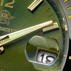 Addiesdive AD2085 close-up of the cyclops magnifier over the date