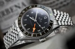 Timefactors Smiths Traveller PRS-58, close-up of the black dial and GMT hand