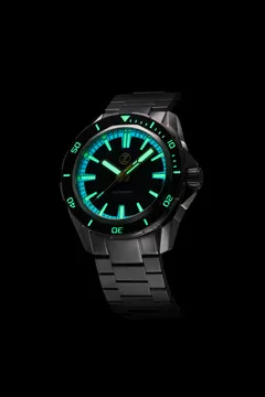 Zelos Swordfish 300m Diver lume shot