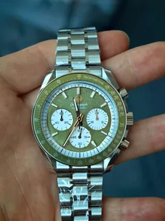 Watchdives WD1864 with green linen dial and green tachymeter bezel, hands-on