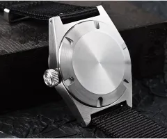 San Martin SN031-G screw-down caseback