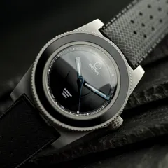 Isotope Hydrium Blue Night, black enamel dial