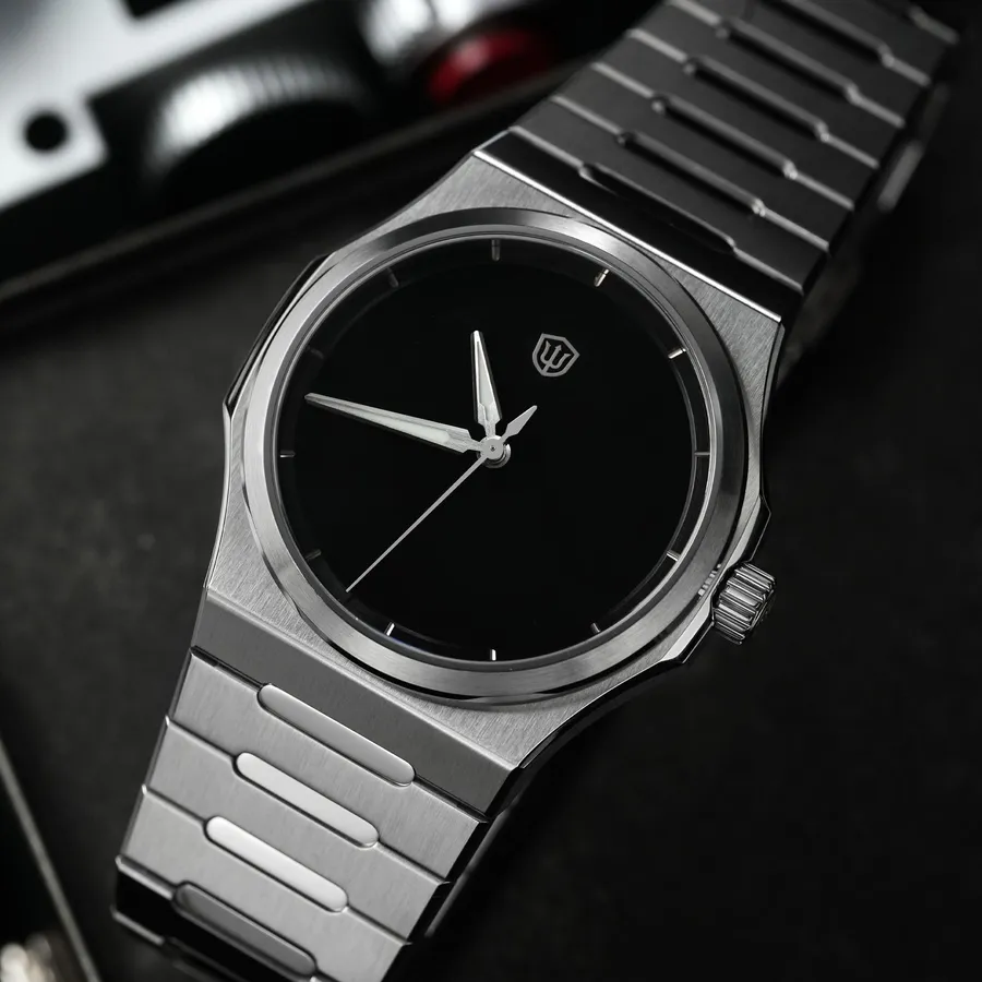 Watchdives WDC0001 with Musou black dial on the integrated bracelet