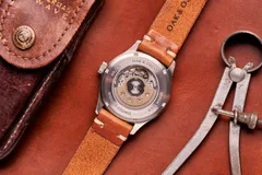 Oak & Oscar Humboldt Seven Year, sapphire display caseback showing the sandblasted rotor