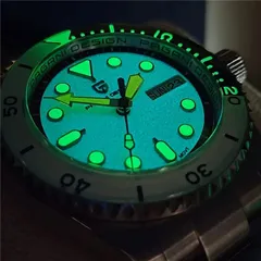 Pagani Design PD-1726 lume on hands and indices