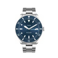 Vaer D4 Meridian Navy Matte Solar 39mm on steel bracelet