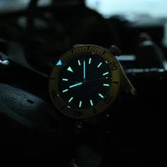 Aquatico Bronze Raider no-date lume shot (bronze bezel version)