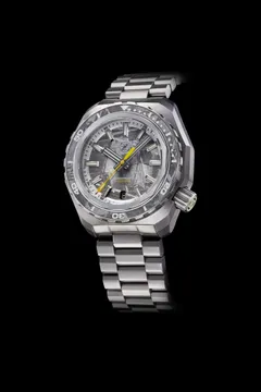 Zelos Hammerhead 2 in steel, meteorite dial and meteorite bezel insert, on steel bracelet