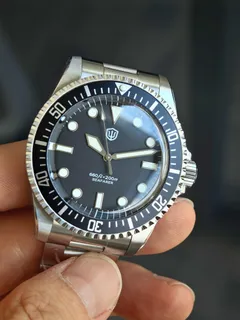 Watchdives WD5514Q with matte black dial, applied indices and sword hands on the 3-link bracelet (the brand's temporary photo)