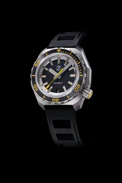 Zelos Hammerhead 2 in steel, black sand dial, on rubber strap