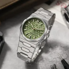 Watchdives WD0016B with green square-block faceted dial