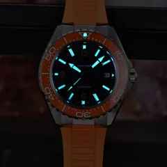 Pagani Design PD-YS034 in the dark, lume on the hands, hour markers and bezel pip