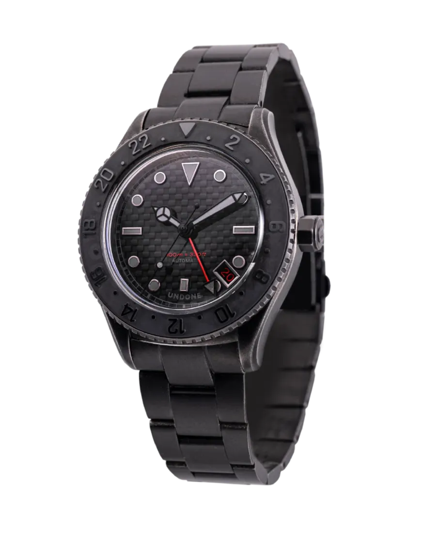 Undone Basecamp GMT Stealth with black IP case, carbon-pattern dial, red GMT hand and grey 24-hour bezel on a black steel bracelet
