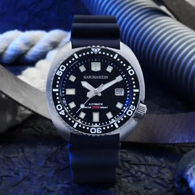San Martin SN0057G 44mm cushion-case diver with black dial and date at 3 on rubber strap
