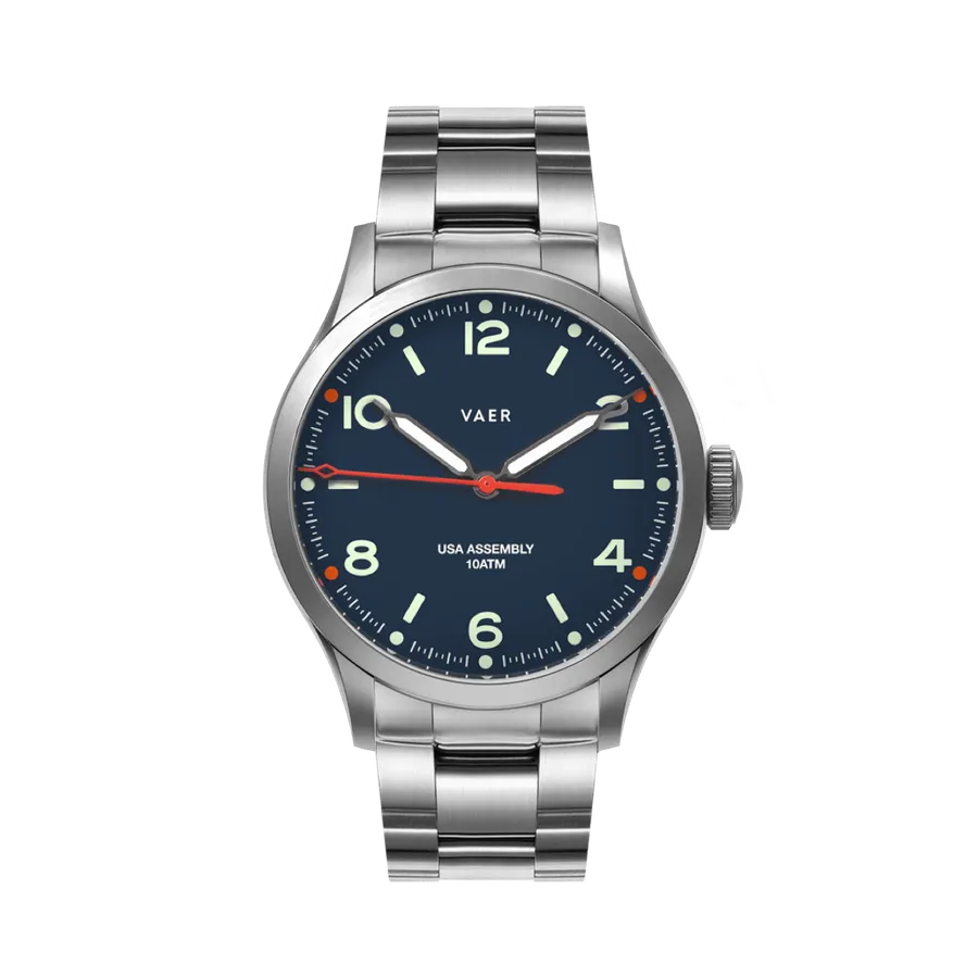 Vaer C5 Design Navy Solar 40mm on steel bracelet