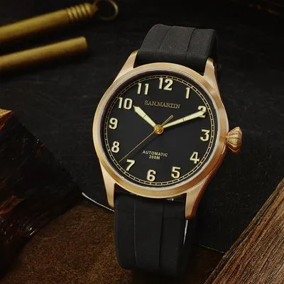 San Martin SN043-Q 42mm bronze pilot with black Arabic-numeral dial on black rubber strap