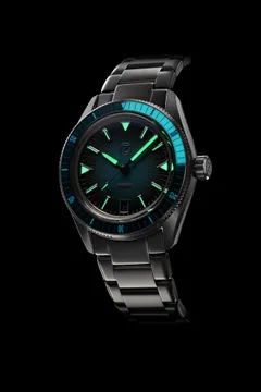 Zelos Horizons 200m Diver Ocean Blue lume shot