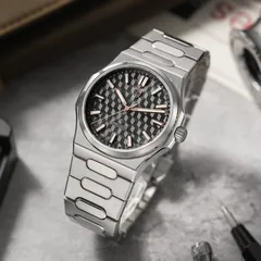 Watchdives WD0016B with grey square-block faceted dial