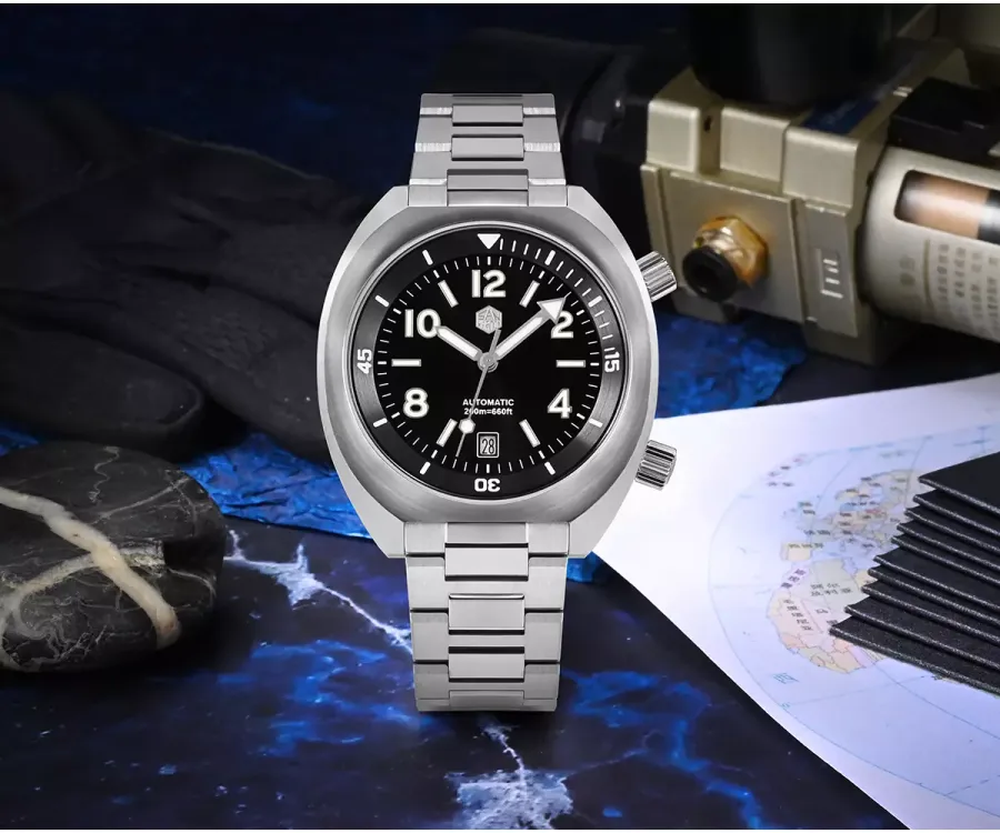 San Martin SN066-G with black dial, internal rotating bezel and two crowns, on steel bracelet