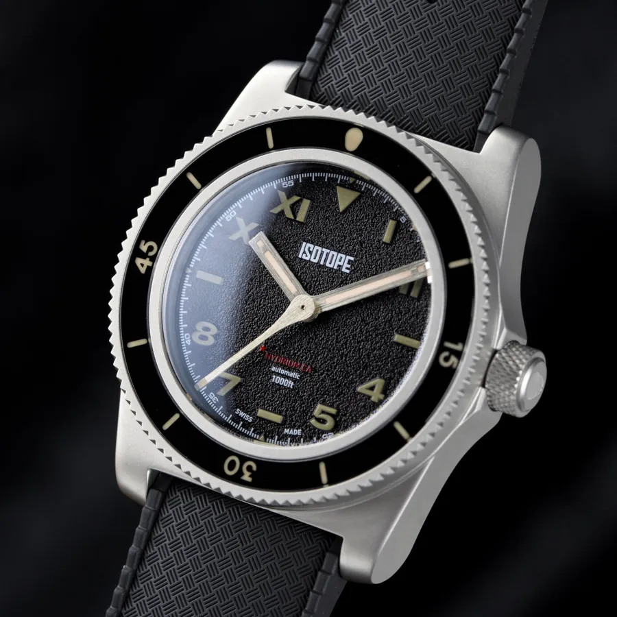 Isotope Hydrium California, black California dial