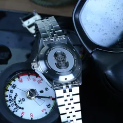Aquatico Ocean Diver solid caseback with diving-helmet engraving